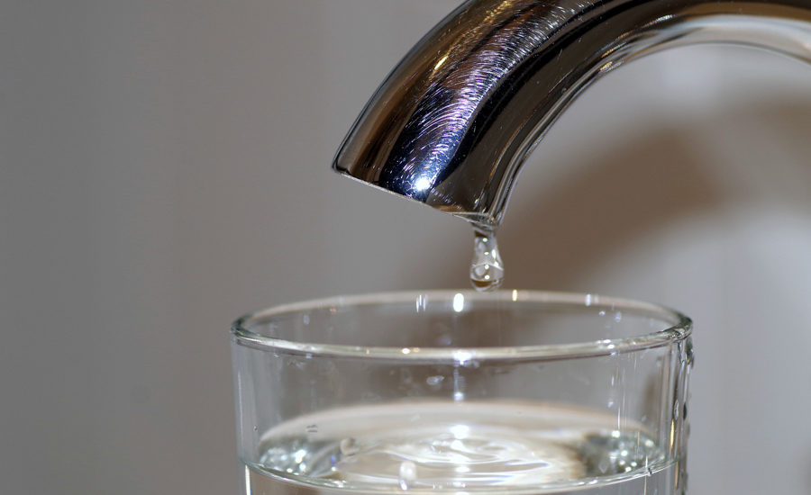 Boiling water being poured into a glass … – License image – 12568468 ❘  Image Professionals